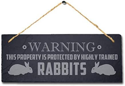 Imovina upozorenja zaštićena je obučenim zečevima Viseći znak ploče s pločama