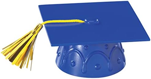 Plava kapica za diplomiranje s tarikom za kolače i diplomu na papiru s crvenom vrpcom